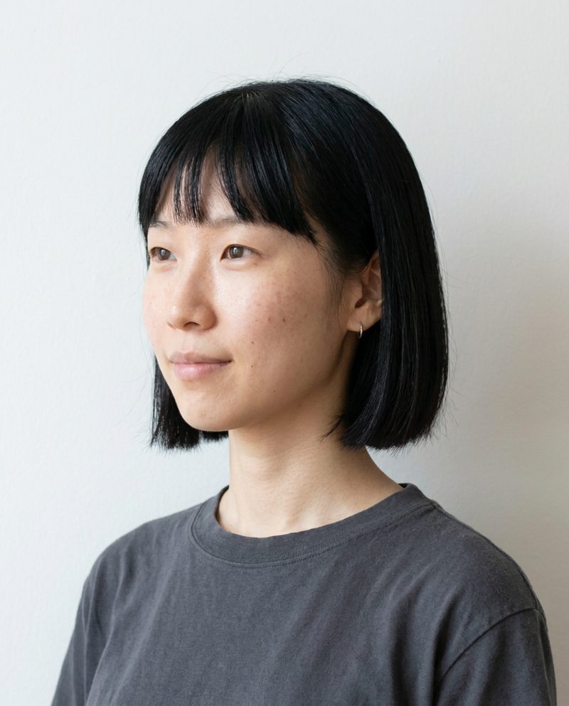 Aiko, three-quarter